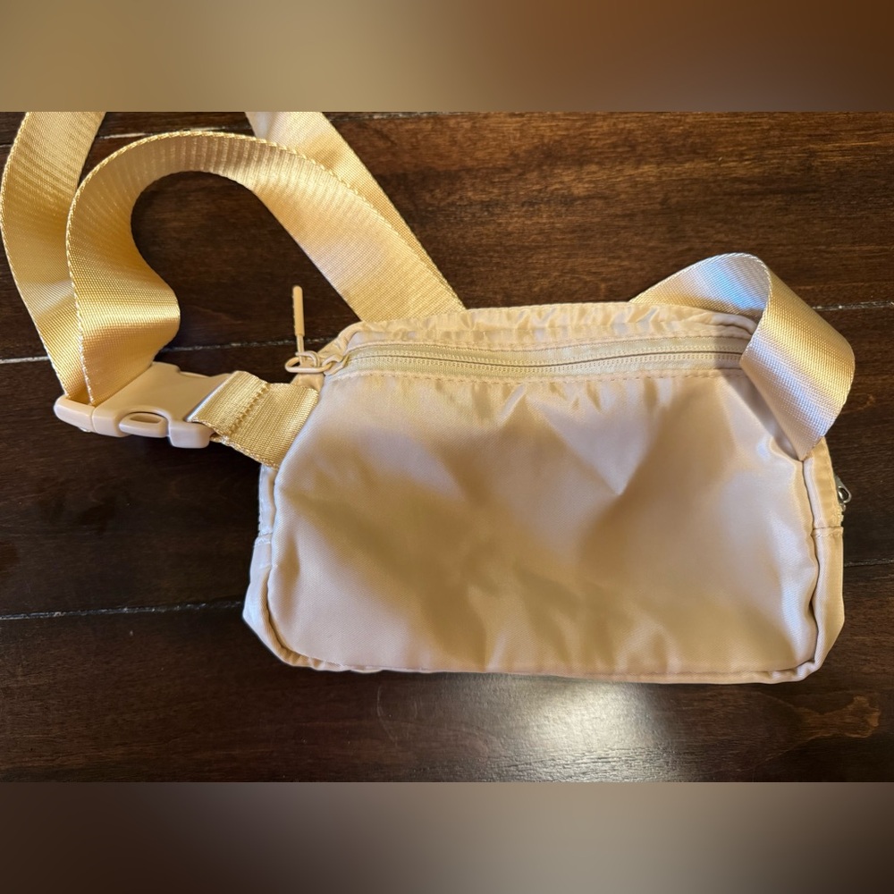 NWOT Lululemon everywhere belt bag 1L - Picture 9 of 15